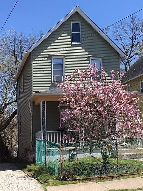 Front of house w/ fenced yard