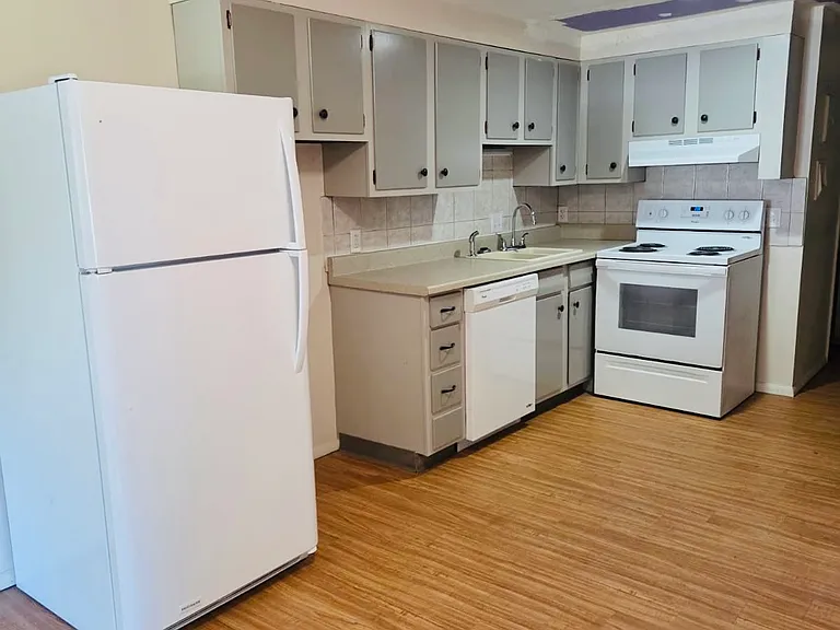 49 Nolan Dr #2E — Photo 1