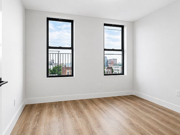3rd image of 1369 Saint Johns Pl #5C