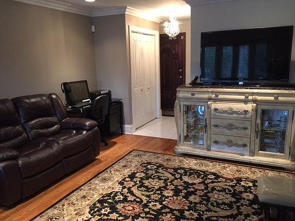 4th image of 4512 Sunnyside Ave #1F