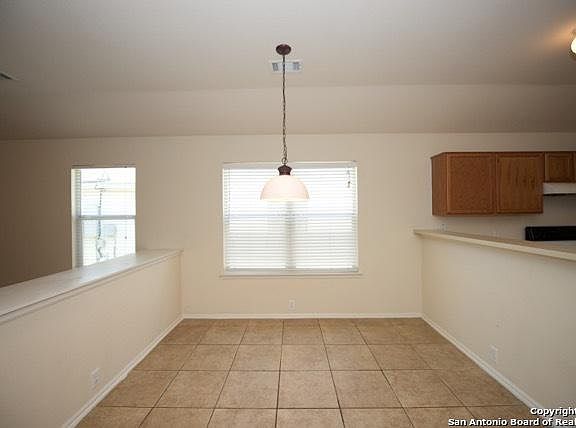 5th image of 927 Tisbury Pkwy