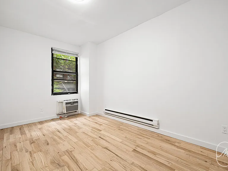 313 W 29th St #E — Photo 11