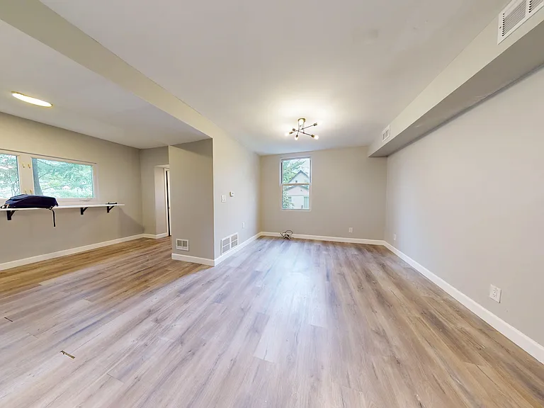 132 Goodall St #R — Photo 3