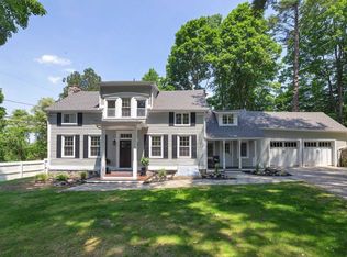 228 S Quaker Ln, Hyde Park, NY 12538