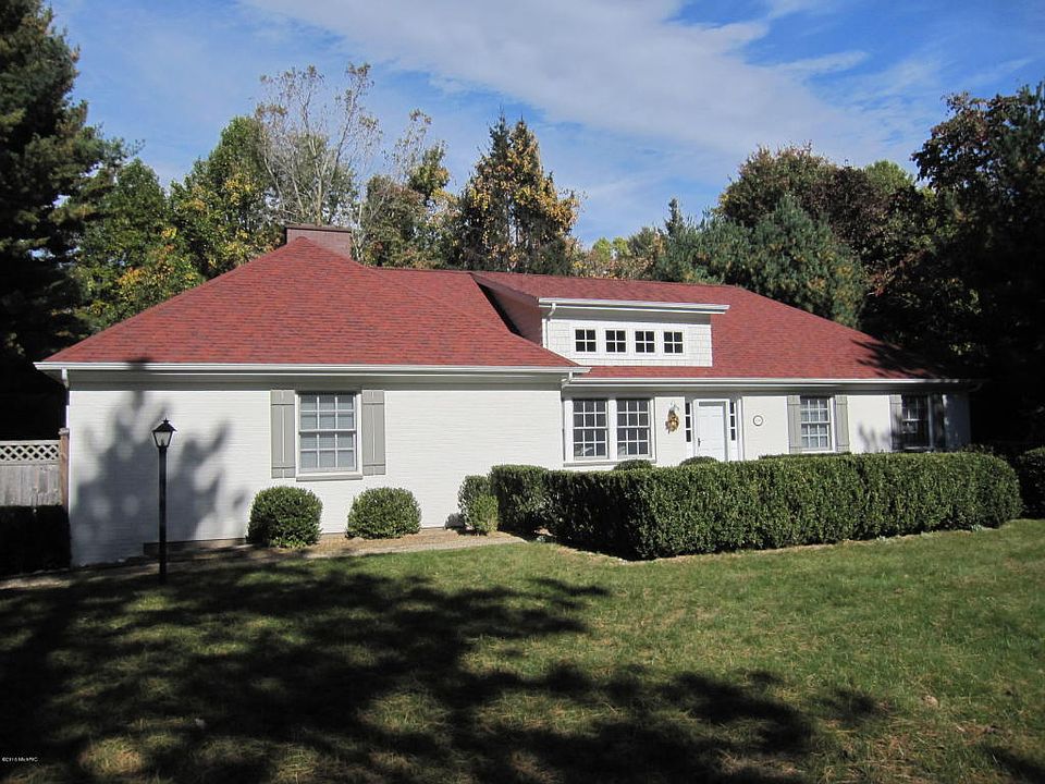 1st image of 13898 Lakewood Dr