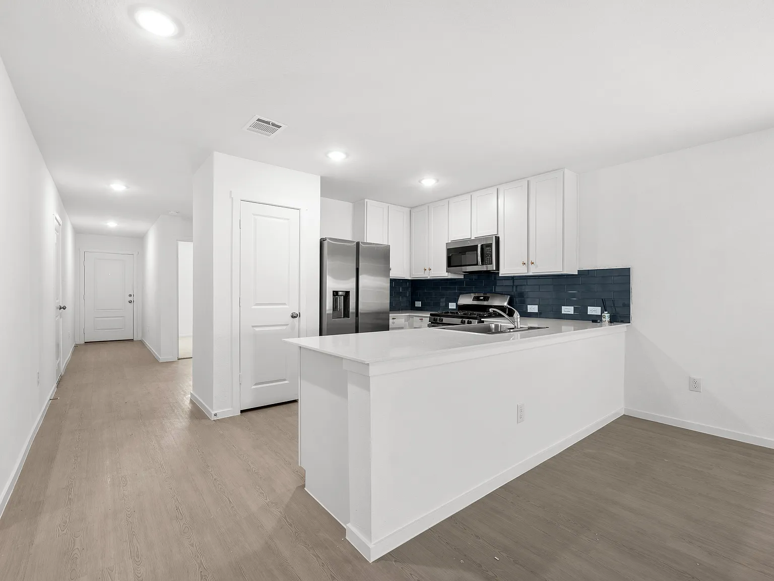 4 bed, 1850 sqft, $2,099 — Photo 3