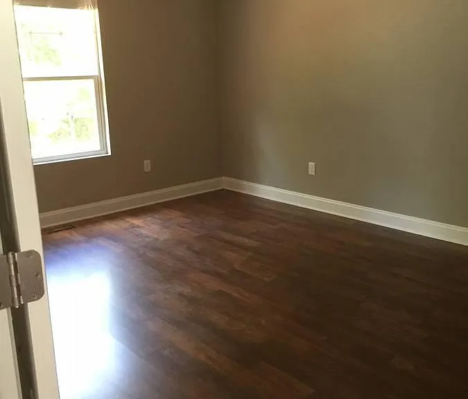 100 Claude Dr — Photo 3