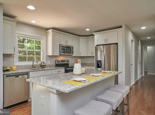 2936 Rosemoor Ln, Fairfax, VA 22031