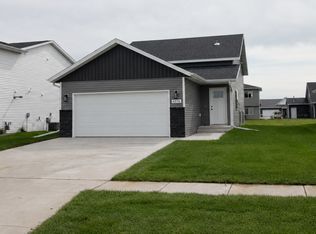6276 85th Ave S, Horace, ND 58047