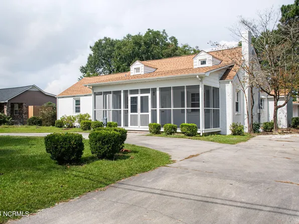 317 E Cavenaugh St, Wallace, NC 28466