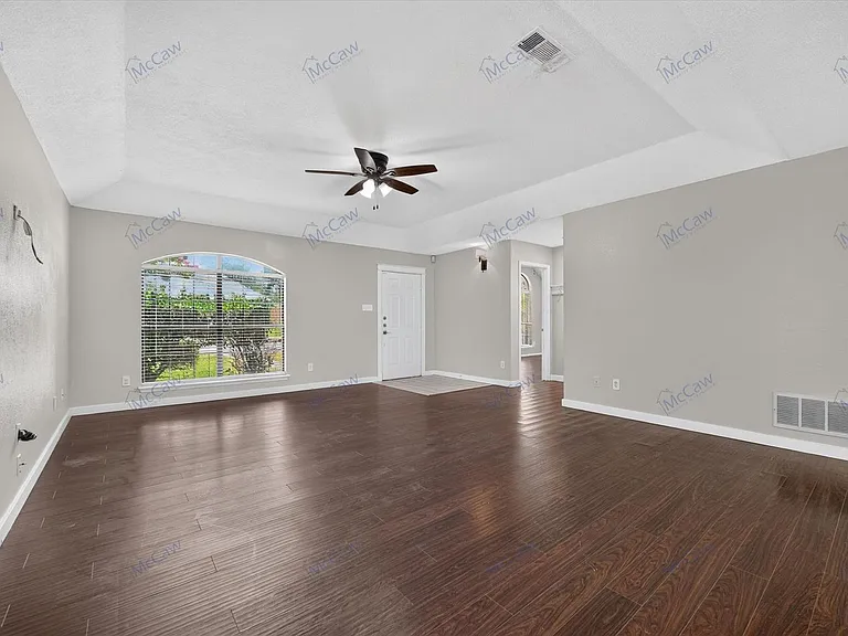 7001 Bentley Ave — Photo 5