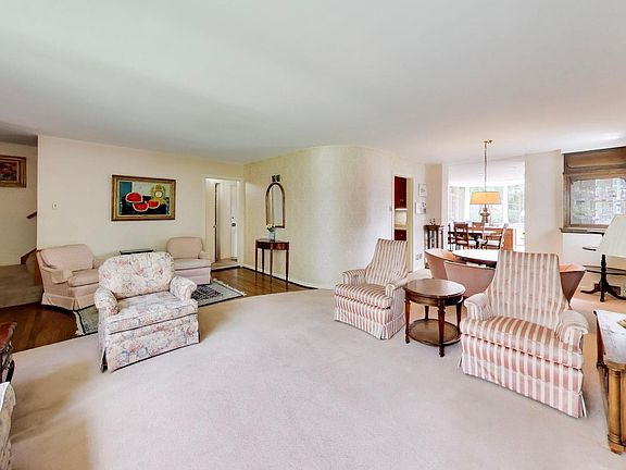 4th image of 7059 N Olcott Ave