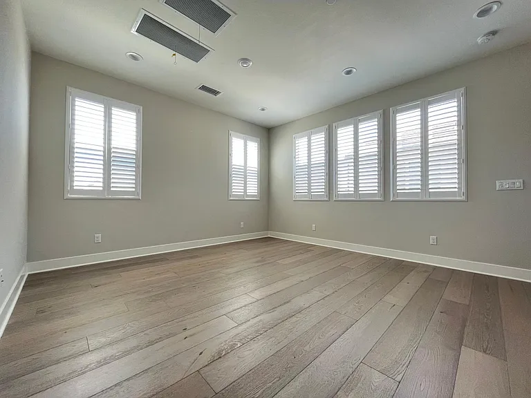 301 Sawbuck — Photo 15