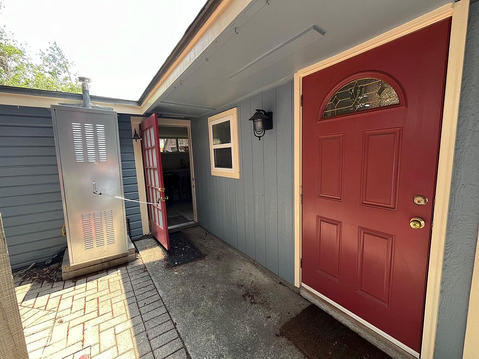 "Garden House" has two Entrances - front door and kitchen door.