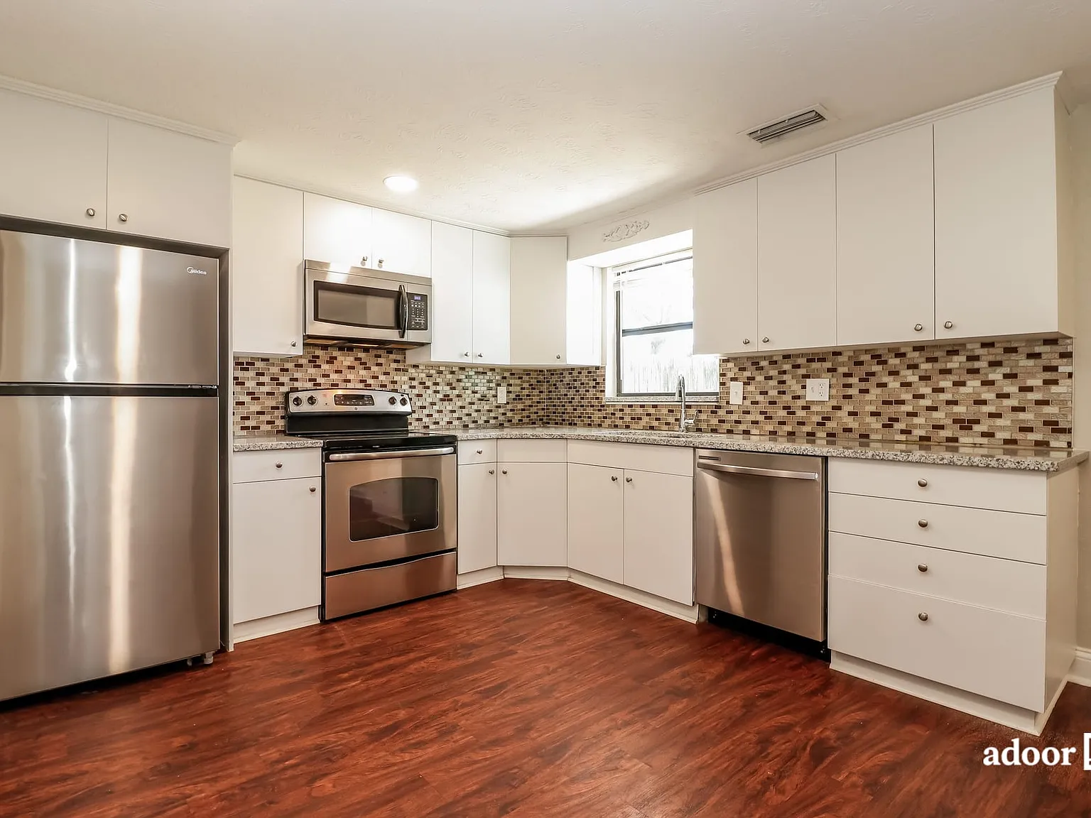 3 bed, 2.0 bath, 1148 sqft, $1,695 — Photo 2