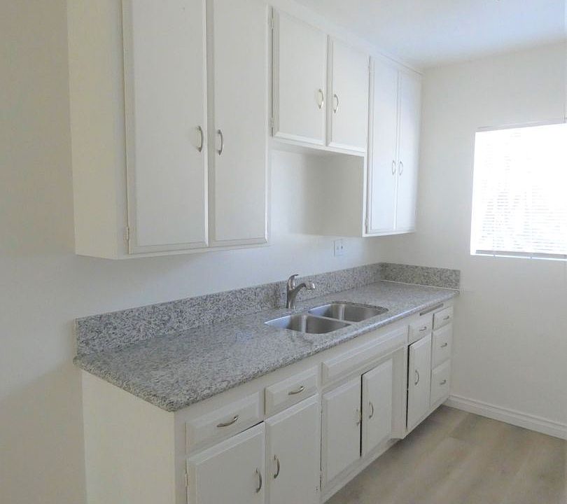 1st image of 1856 Pacific Ave APT 6
