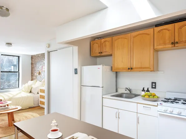 88 East Third Street image 4 of 7