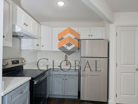 2nd image of 811 Elsmere Pl #4A