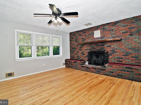 5th image of 223 Beach Ave