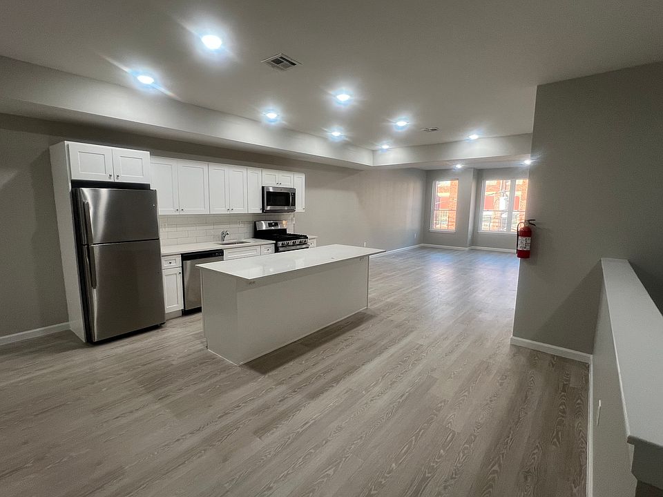 1st image of 90-92 Montgomery St #2