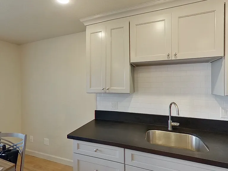2437 Piedmont Ave — Photo 9