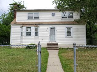 18 Bailey Dr, Massapequa, NY 11758