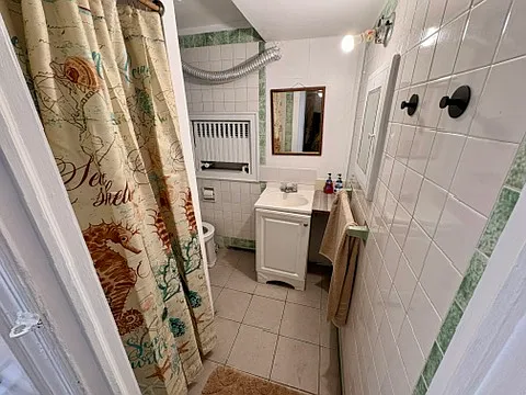 1090 Lydig Avenue — Photo 4