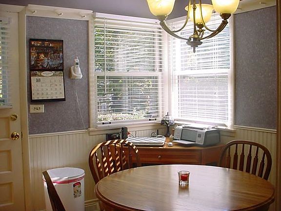 EATING AREA