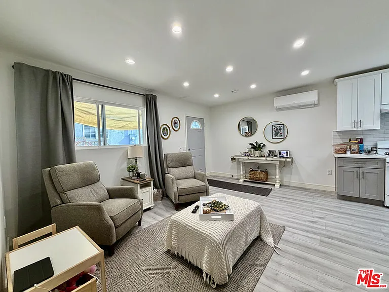 7764 Fountain Ave — Photo 17
