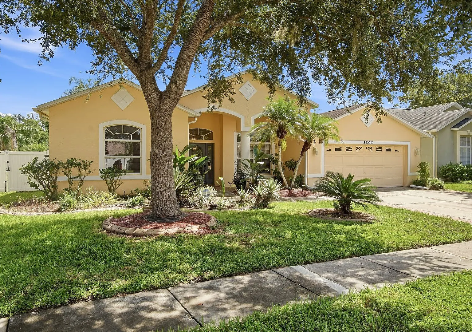Spacious 4 Bedroom, 3 Bath Pool Home in the Highly Desirable Stagecoach Village Community of Land... — Photo 2