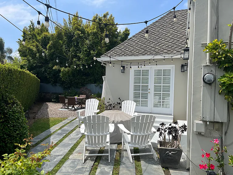 10518 Wellworth Ave — Photo 30