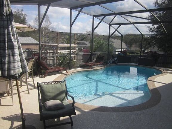 2nd image of 318 Laurel Cove Ct