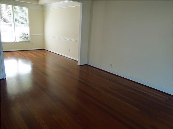 5th image of 340 Medridge Dr