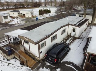 30 Regency Dr, Chatham Kent, ON N7L 4E8