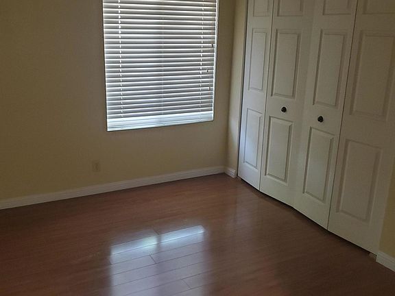 4th image of 3031 S Basswood Cir