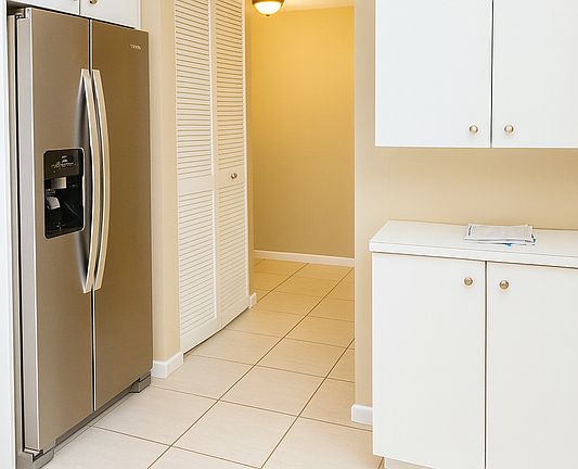 4th image of 1147 Hillsboro Mile APT 506