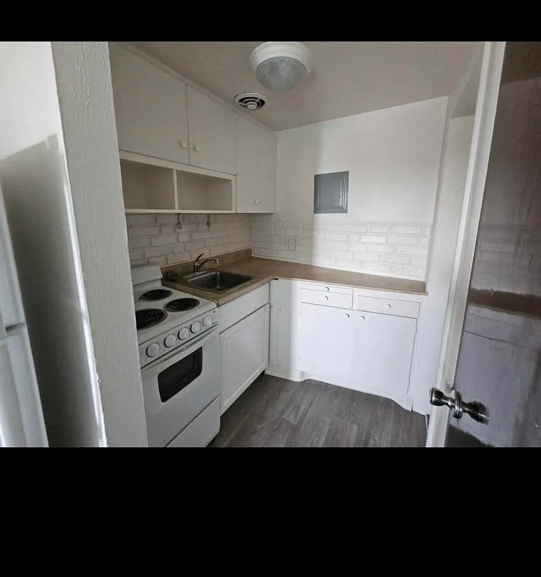 4120 Beach Dr SW — Photo 2