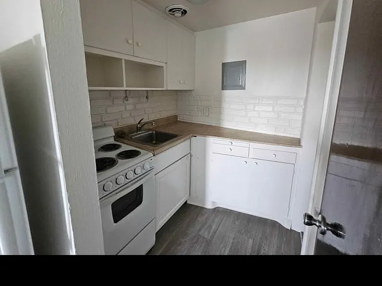 4120 Beach Dr SW #13 — Photo 2