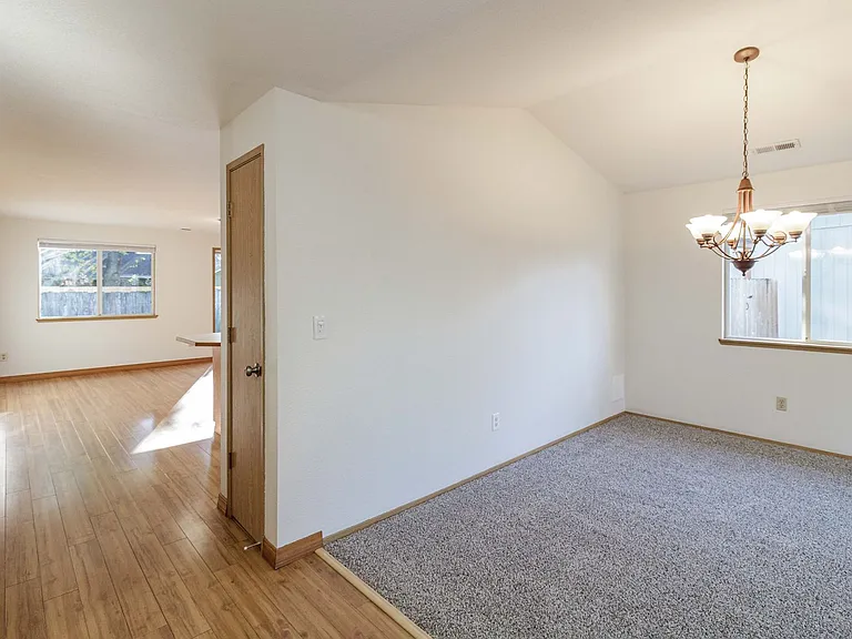 15213 NE 44th St — Photo 6