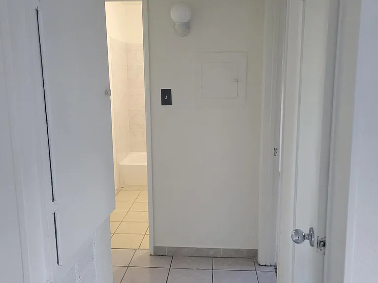 370 N 15th St #C — Photo 3