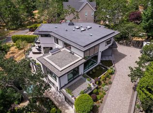 3724 Arbutus Rdg, Saanich, BC V8N 6B3