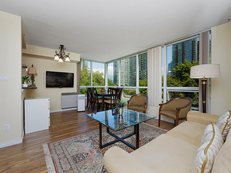 555 Jervis St #304 — Photo 6