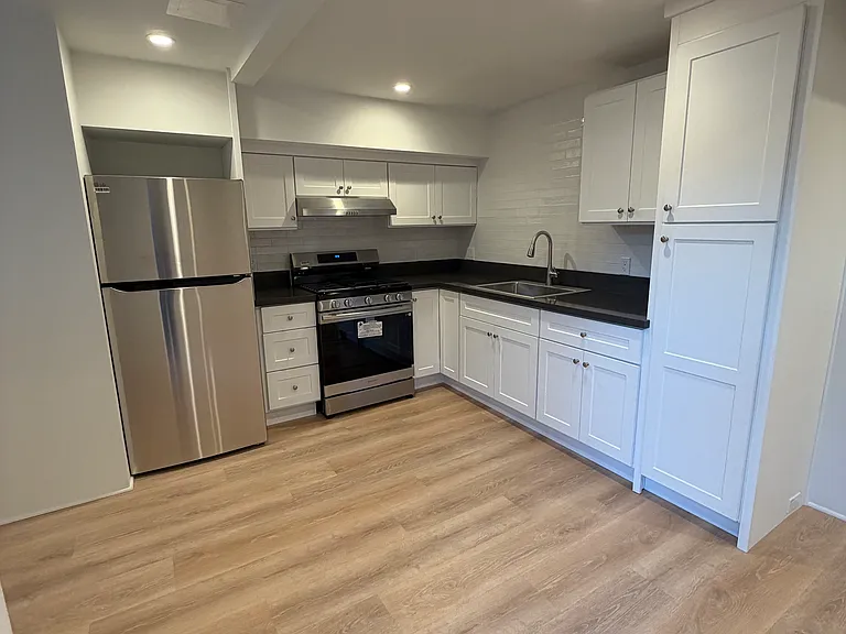 520 W Gutierrez St #E — Photo 1