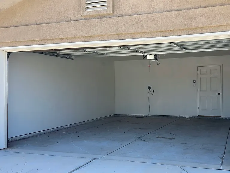 4126 S Cedar Ave — Photo 23