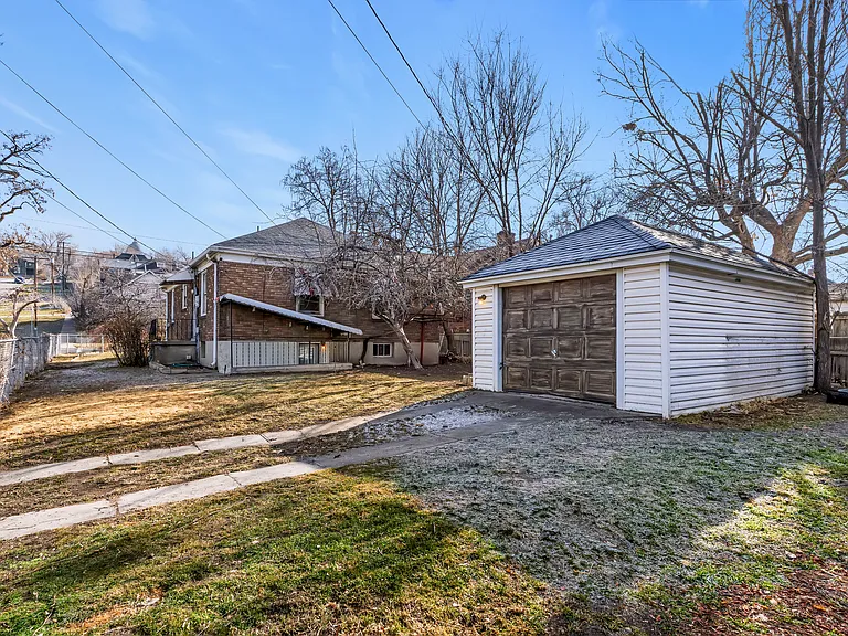 377 N 200 W — Photo 28