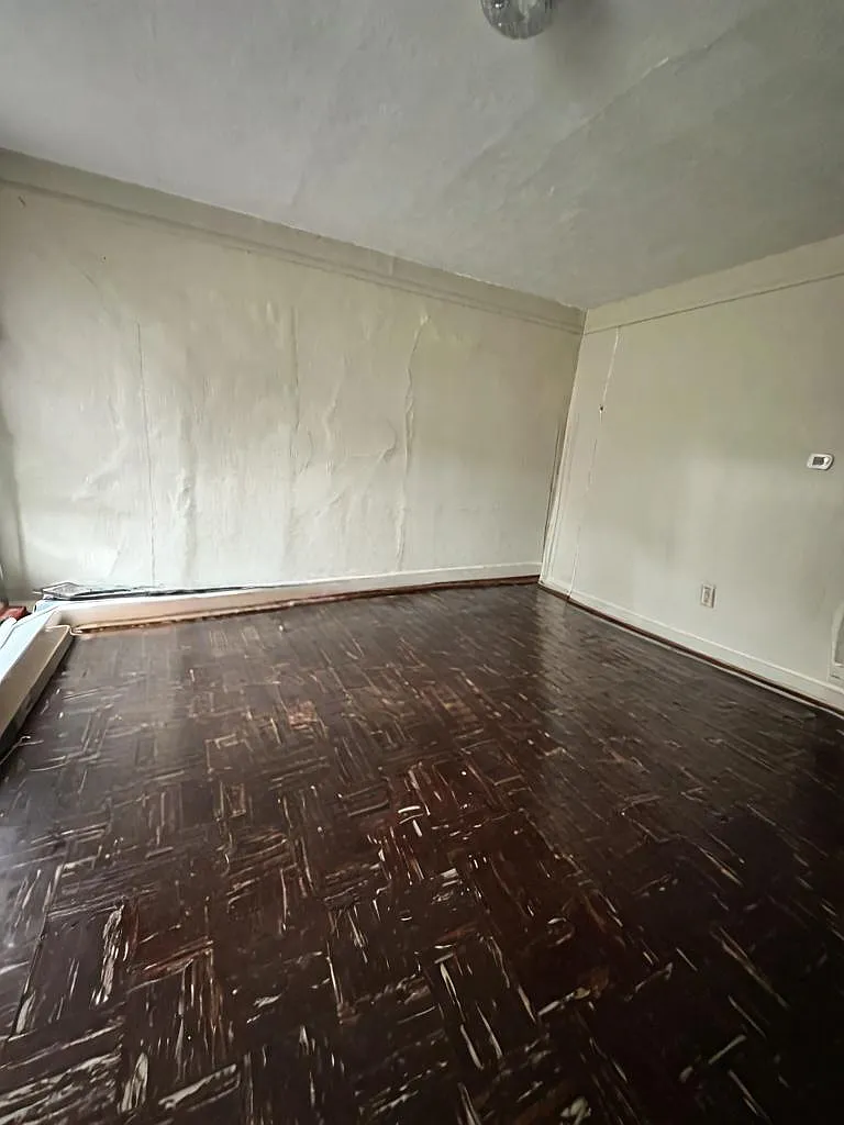 3 bed, 1.0 bath, 1940 sqft, $410 — Photo 2