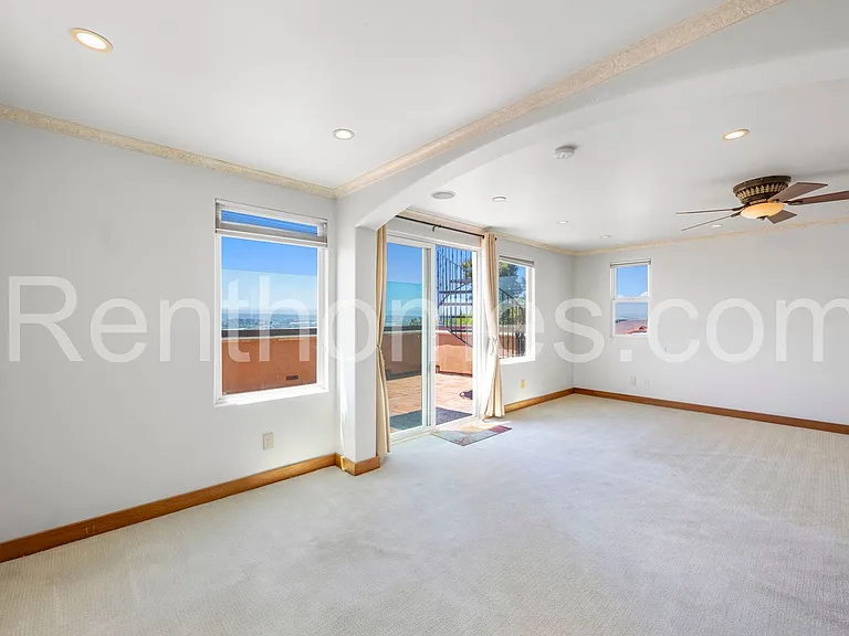 2940 Columbia St — Photo 39