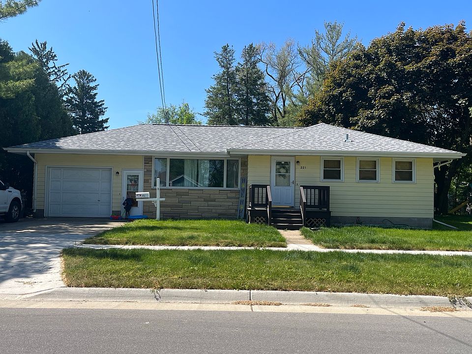 1st image of 221 Hart St