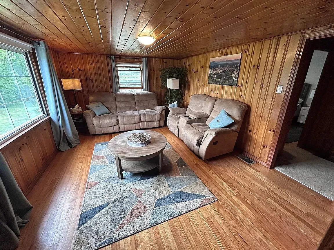3 bed, 960 sqft, $1,895 — Photo 3