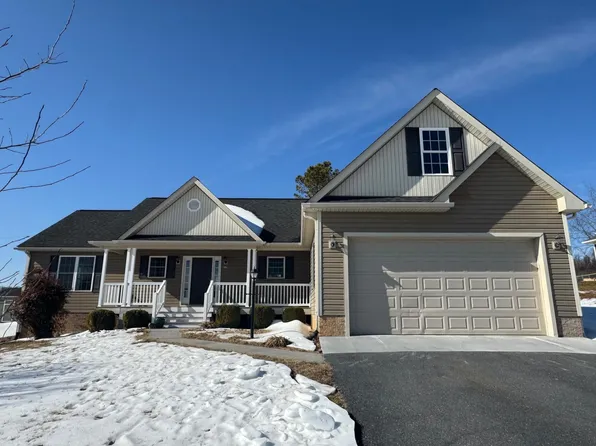 32 Riverhead Dr, Staunton, VA 24401